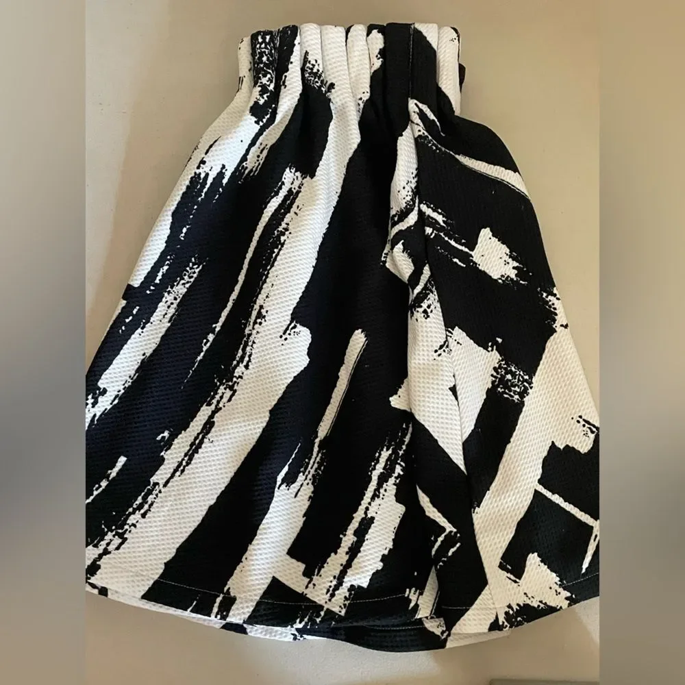 Lumiere | white and black patterned skirt stretchy medium polyester pleated